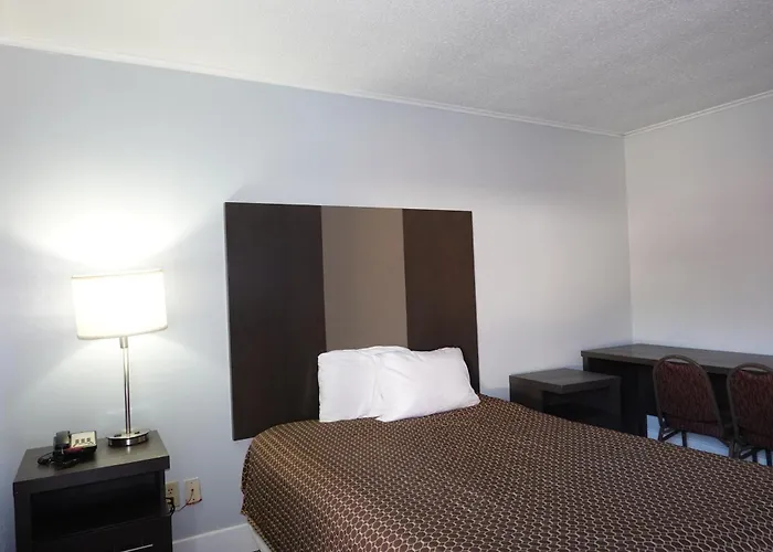 Motel: Cascades Motel - Chattanooga